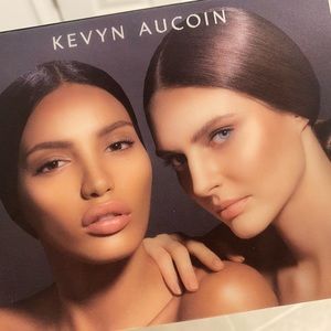 Kevyn Aucoin- the contour book
